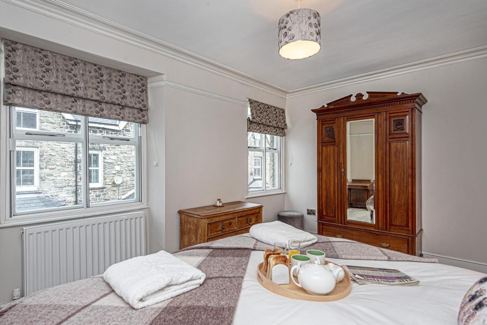 Character Townhouse In Town Centre & Superb Views Villa Долгелай Екстериор снимка